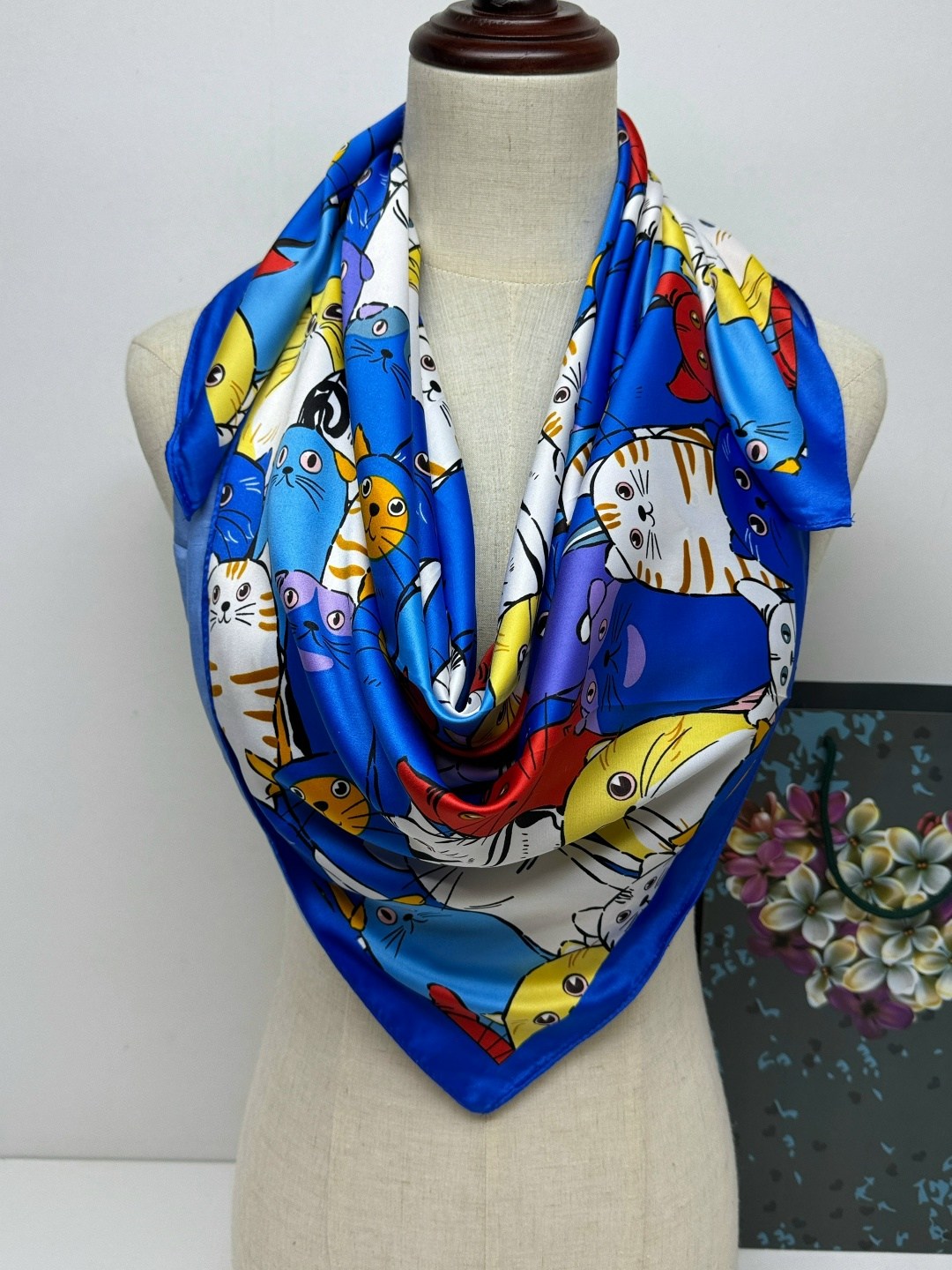 шелковый платок,шарфы и платки,платок шелковый с кошками,платок шелк котики,шарф женские