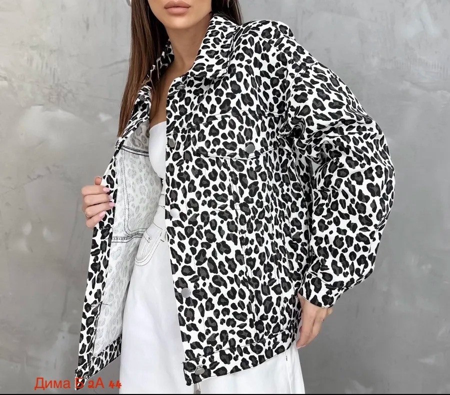 джинсовка с принтом,куртка с принтом,стильная куртка,куртка женская,джинсовая куртка оверсайз с принтом микки маус
