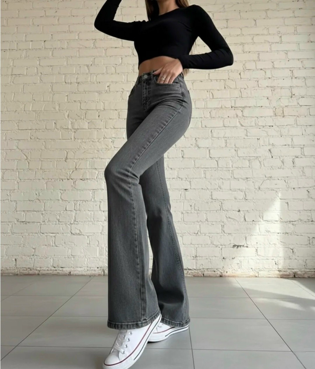 серые эластичные расклешенные джинсы для женщин,джинсы клеш,джинсы клеш женские,джинсы-клеш женские с завышенной талией,серые джинсы клеш