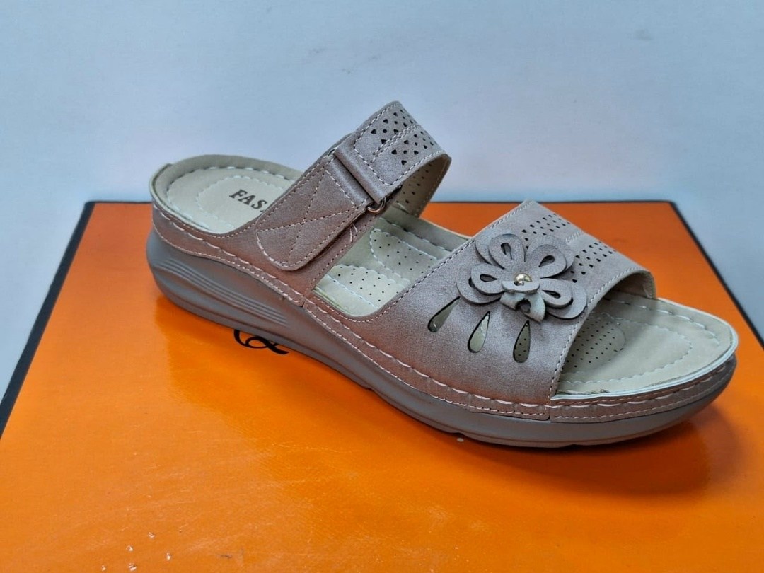 женские шлепанцы,, женская,женские босоножки,сабо с перфорацией