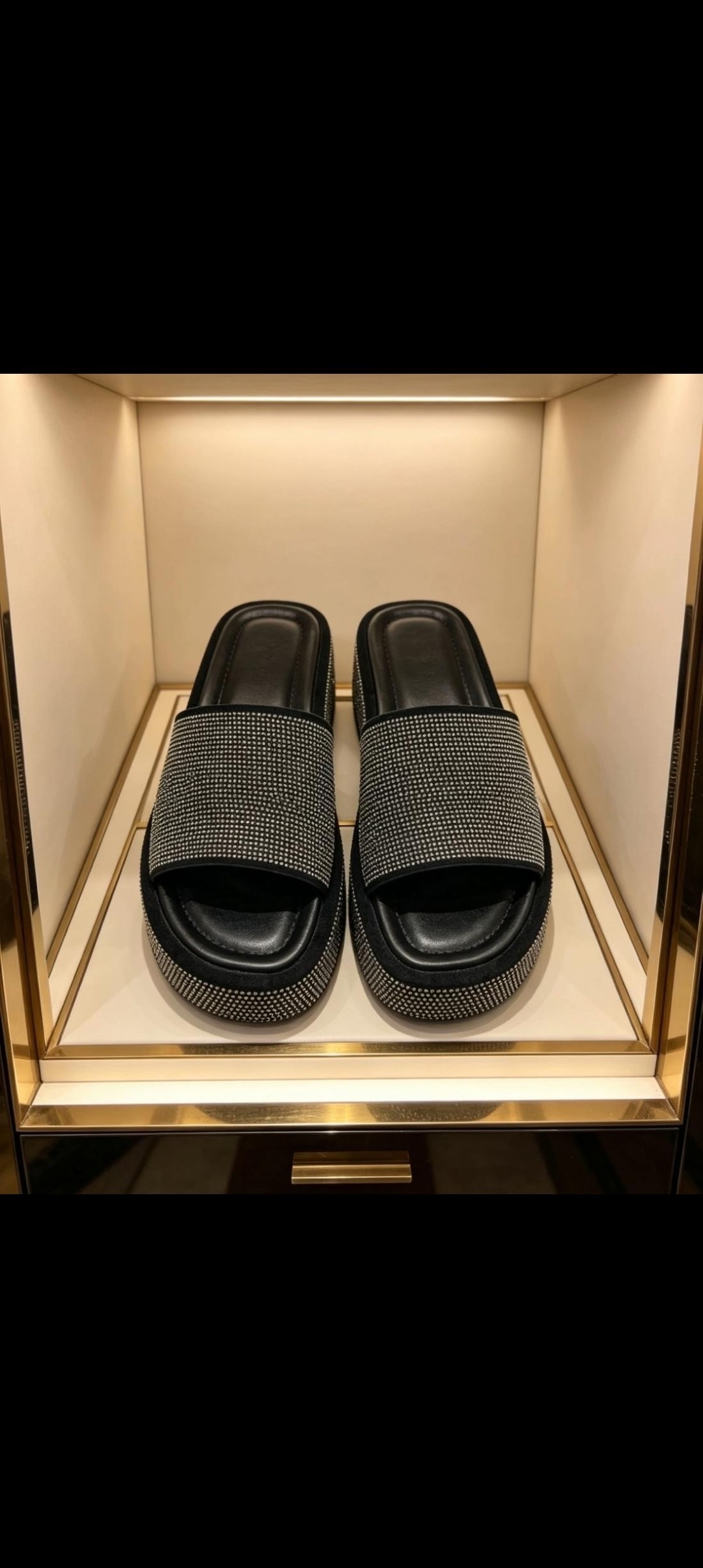 ,женские шлепанцы,модные шлепанцы,шлепанцы на платформе,шлепанцы со стразами