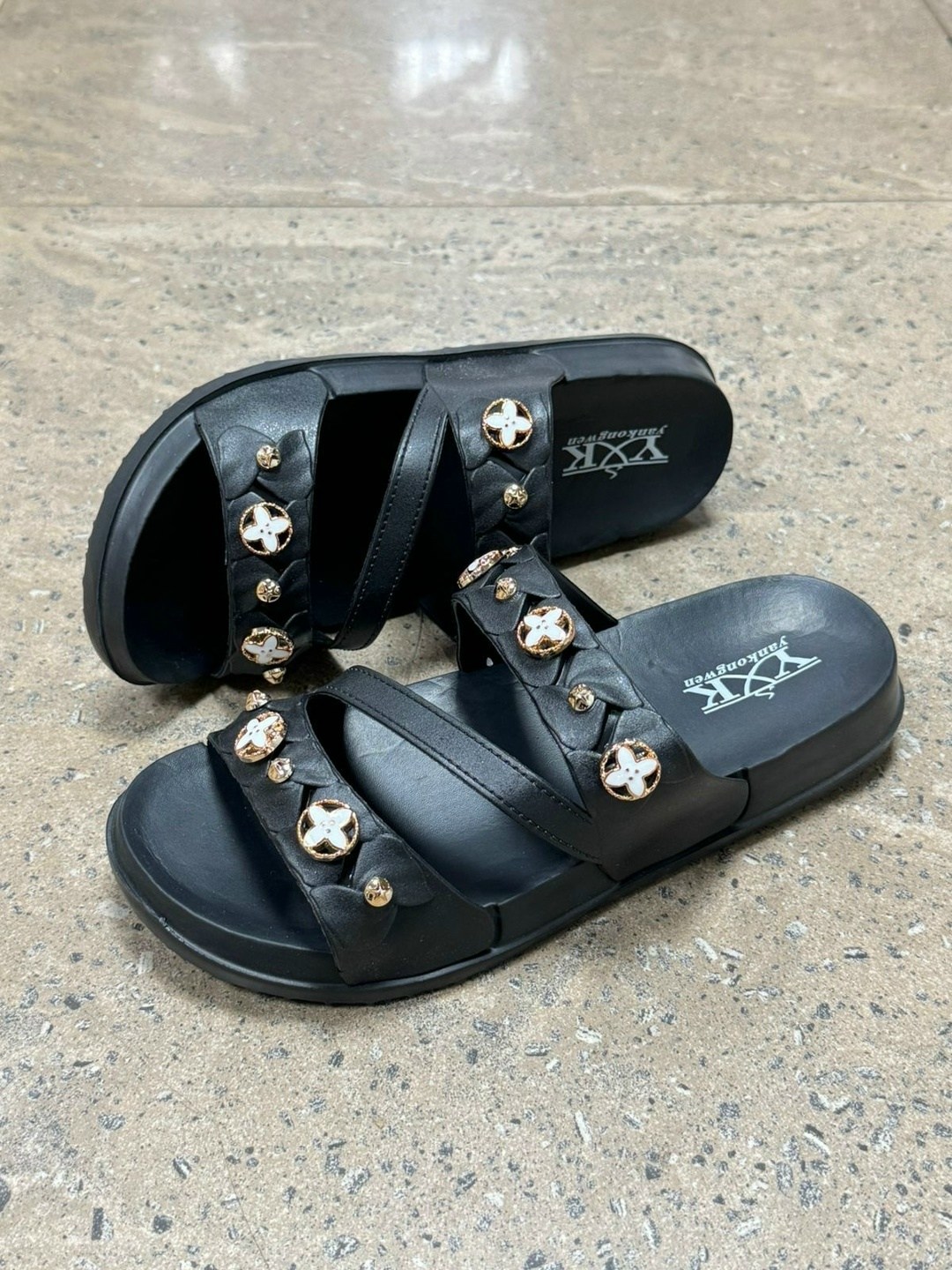 женские шлепанцы,модные шлепанцы,,шлепки женские,женская