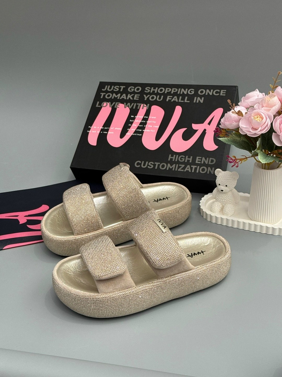 ,женские шлепанцы,шлепки женские, женская,модные тапочки