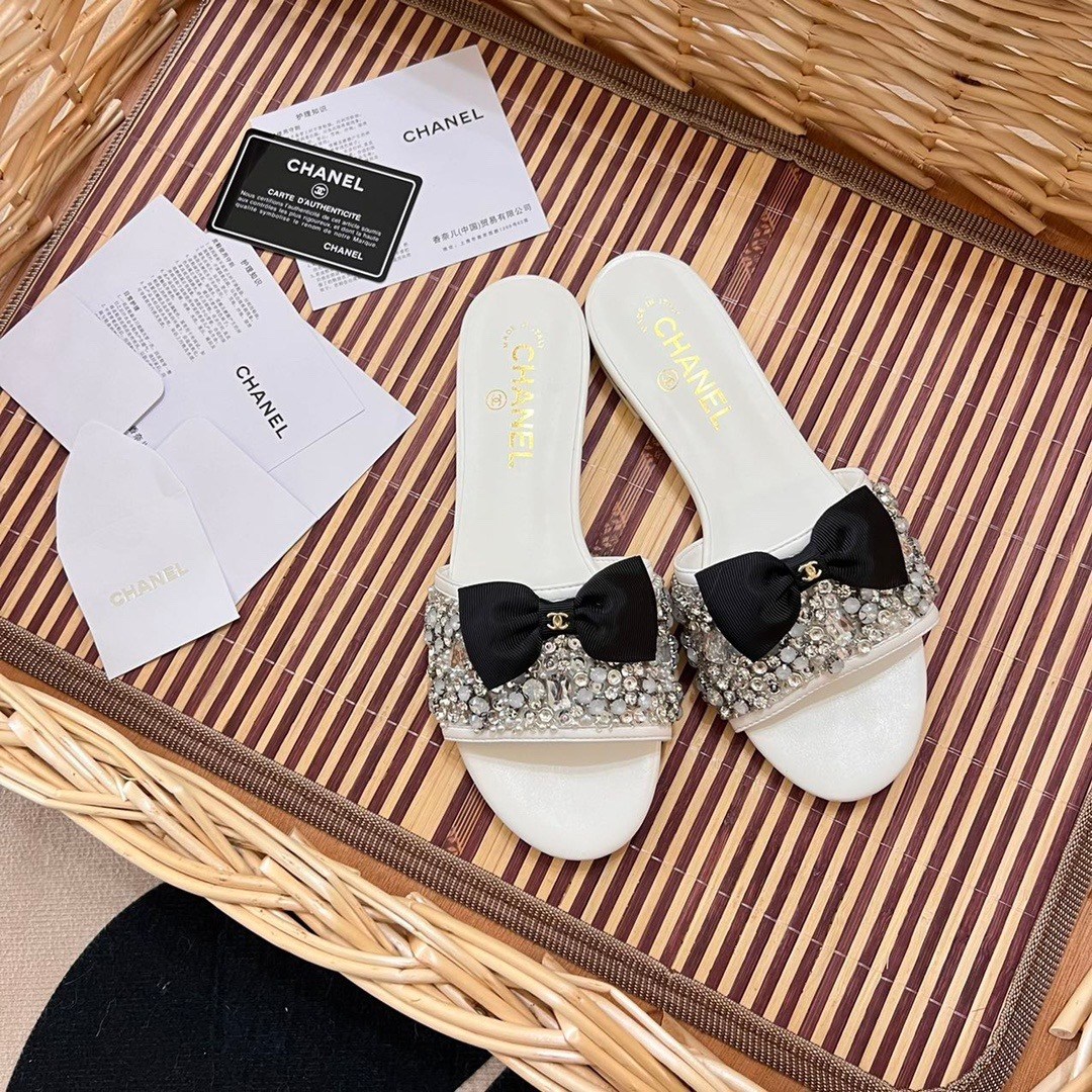 шлепанцы chanel,тапочки chanel,chanel шлепанцы женские,босоножки chanel,модные тапочки