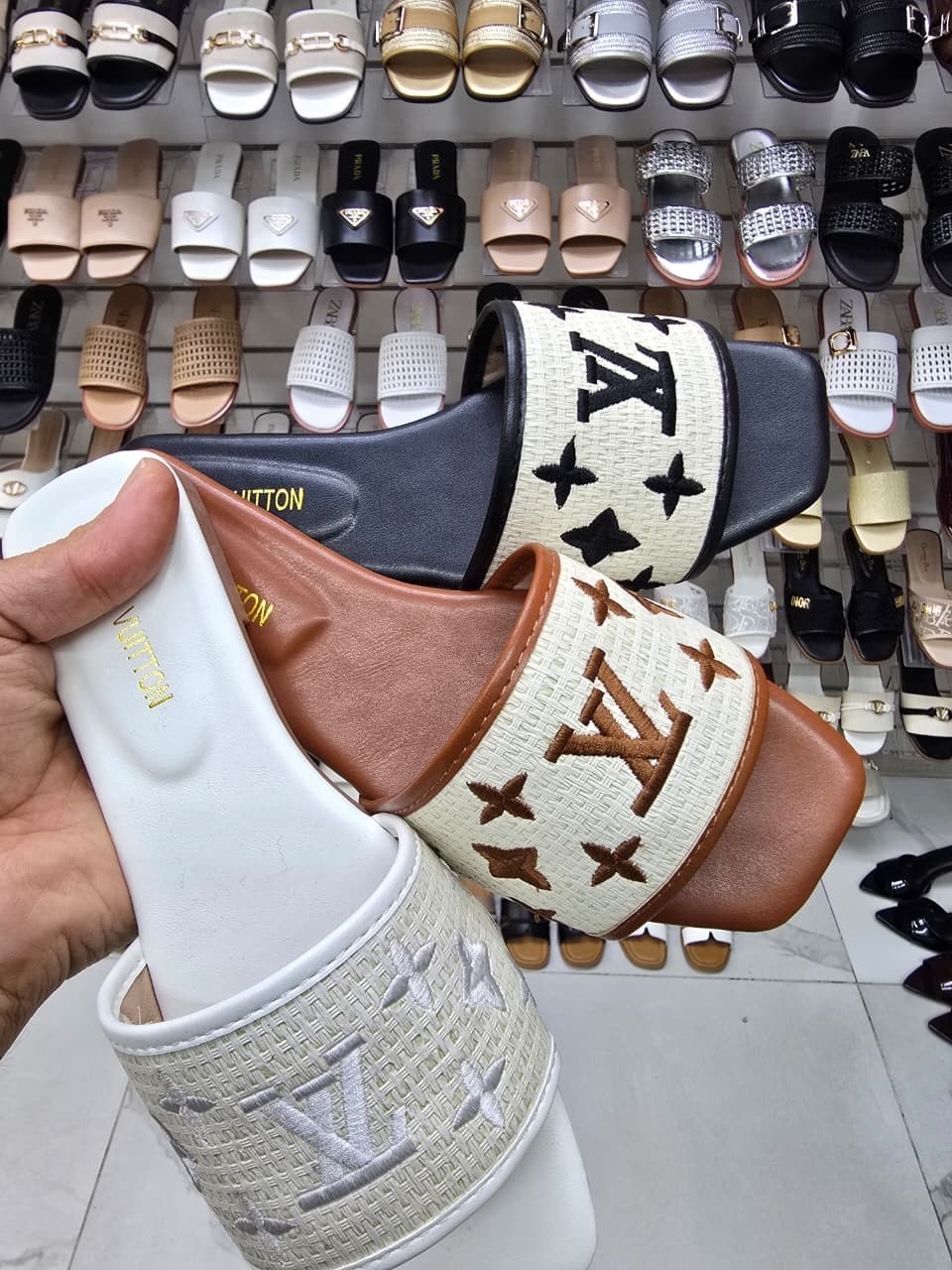 ,женские шлепанцы,обуви,модные шлепанцы,женские сандалии