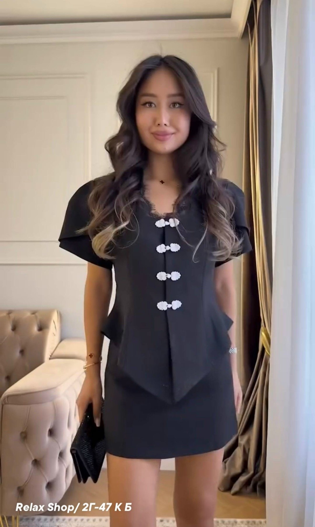 женский костюм,мягкая мебель,костюм,диван для гостиной,бежевый диван