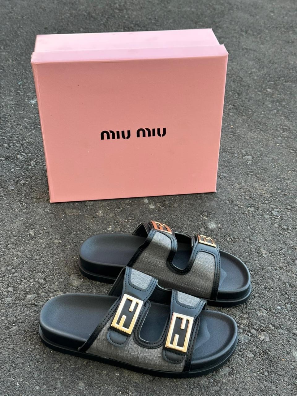 кожаные шлепанцы miu miu,шлепанцы miu miu,шлепки miu miu,,сандалии miu miu