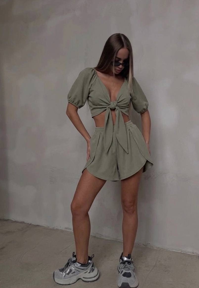 летние костюмы,модные наряды,оранжевый костюм,костюм с шортам