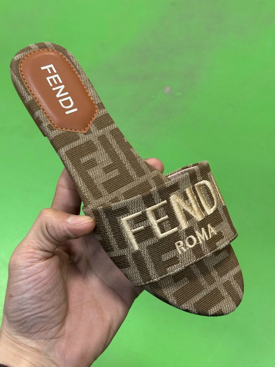 ,женские шлепанцы,модные шлепанцы,тапочки модные,джинсовые босоножки