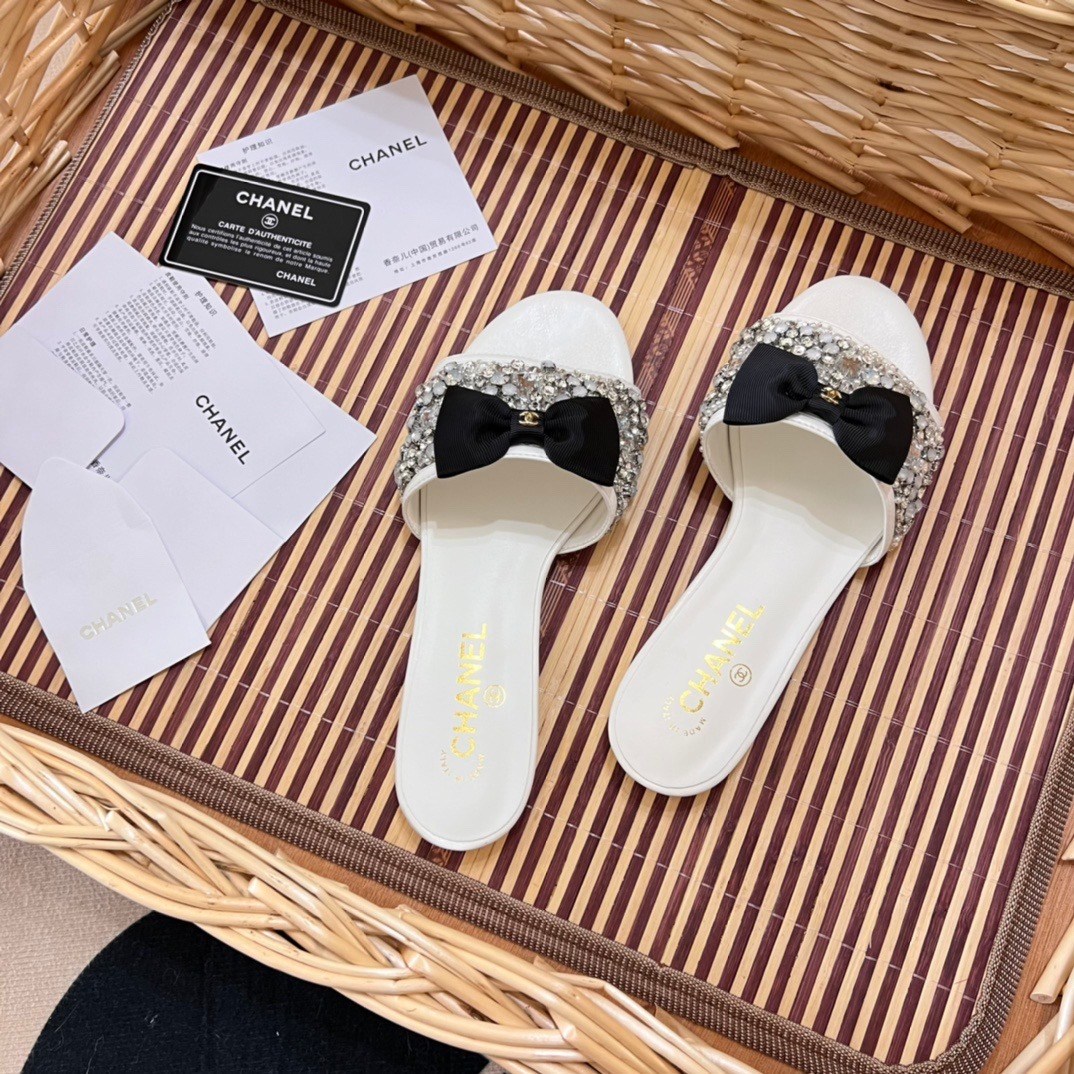 шлепанцы chanel,тапочки chanel,chanel шлепанцы женские,босоножки chanel,модные тапочки