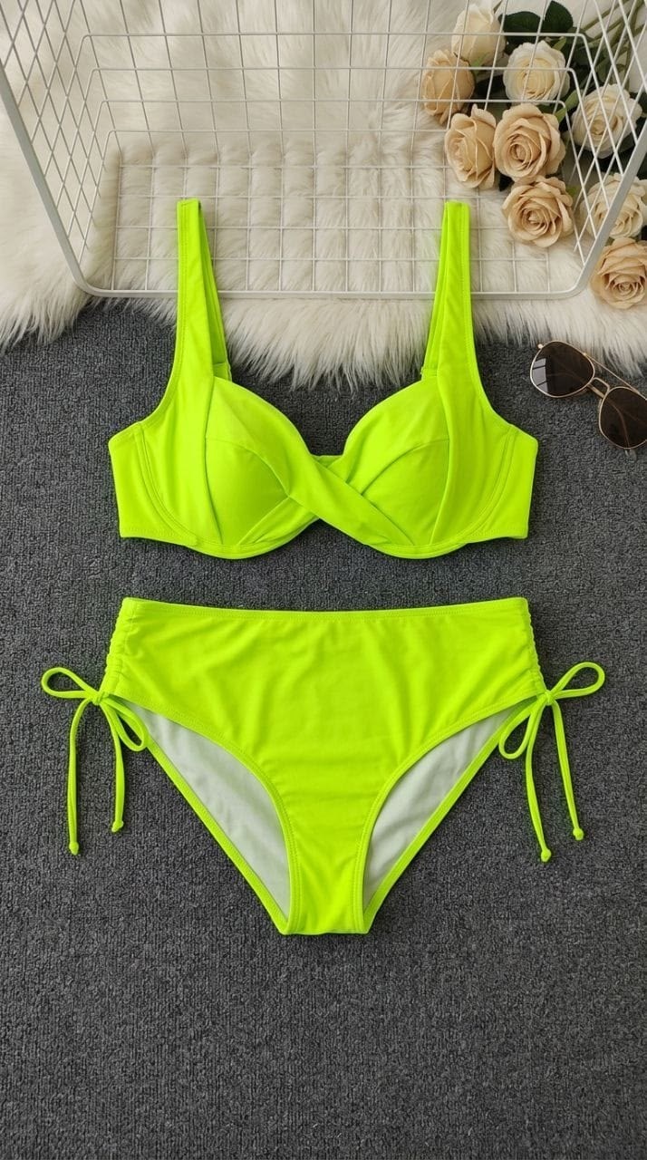 девушка,женщин,девушка с сочными формами,большие сиськи в купальниках,женщина красивая