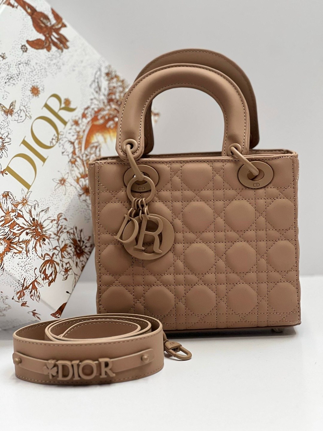 dior сумка,сумка диор,сумочка диор бежевая,сумка dior lady dior my abcdior,сумка леди диор