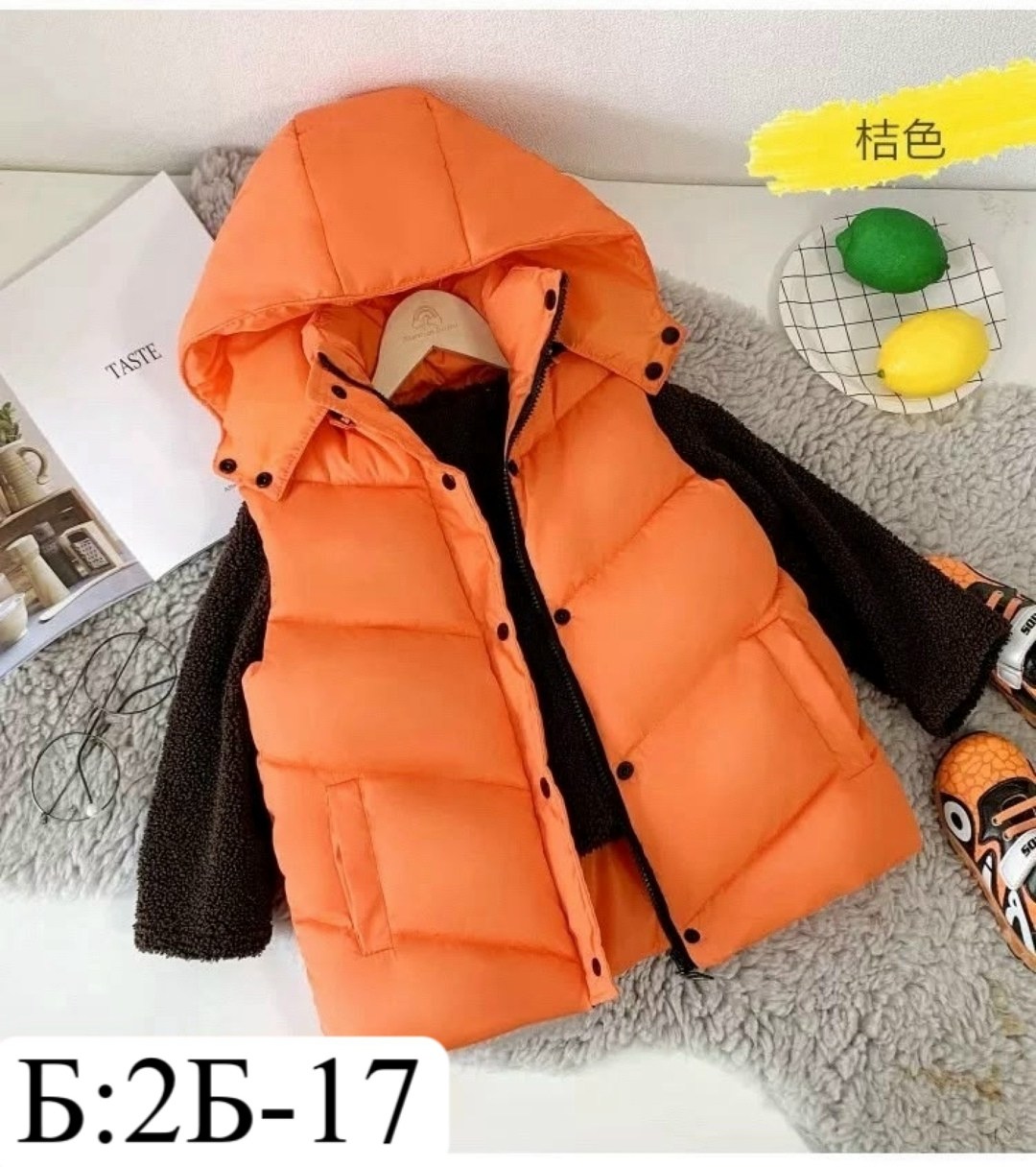 теплая жилетка с капюшоном,детская жилетка с капюшоном,детская дутая жилетка,жилет с капюшоном,стильная теплая жилетка