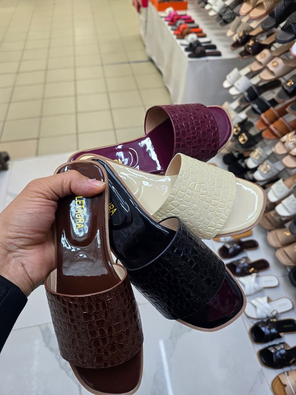 ,женские шлепанцы,обуви,модные шлепанцы,женские сандалии