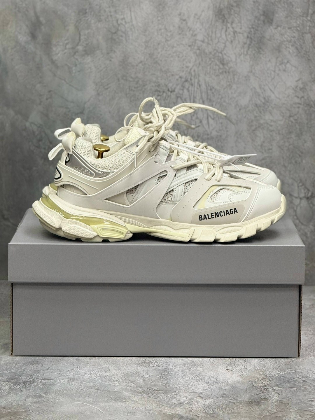 кроссовки balenciaga track,кроссовки balenciaga,кроссовки баленсиага трипл с,кроссовки баленсиага трек белые,кроссовки track trainers 3.0 balenciaga