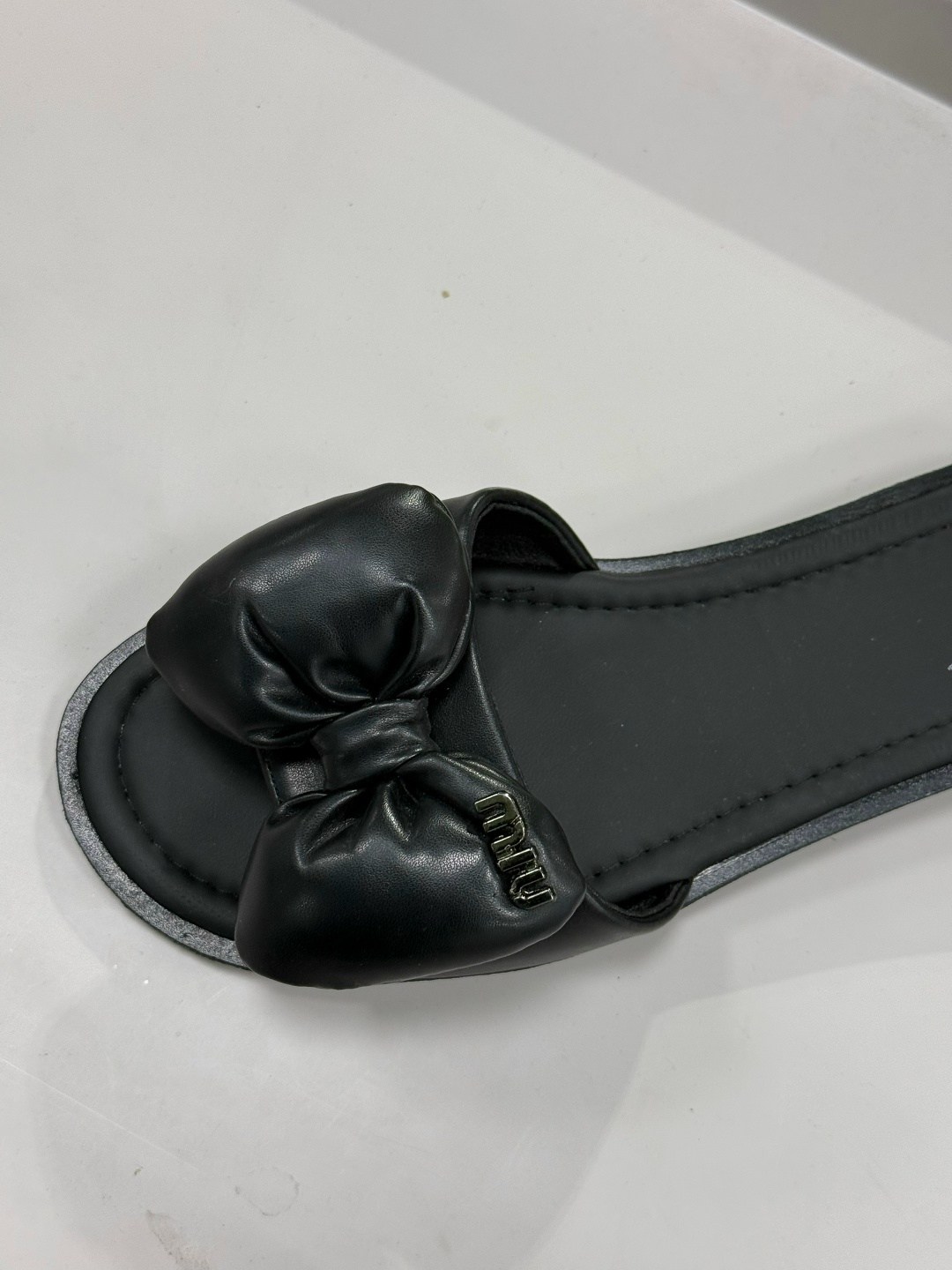 шлепанцы женские,,стильные шлепанцы женские,модные тапочки,женская