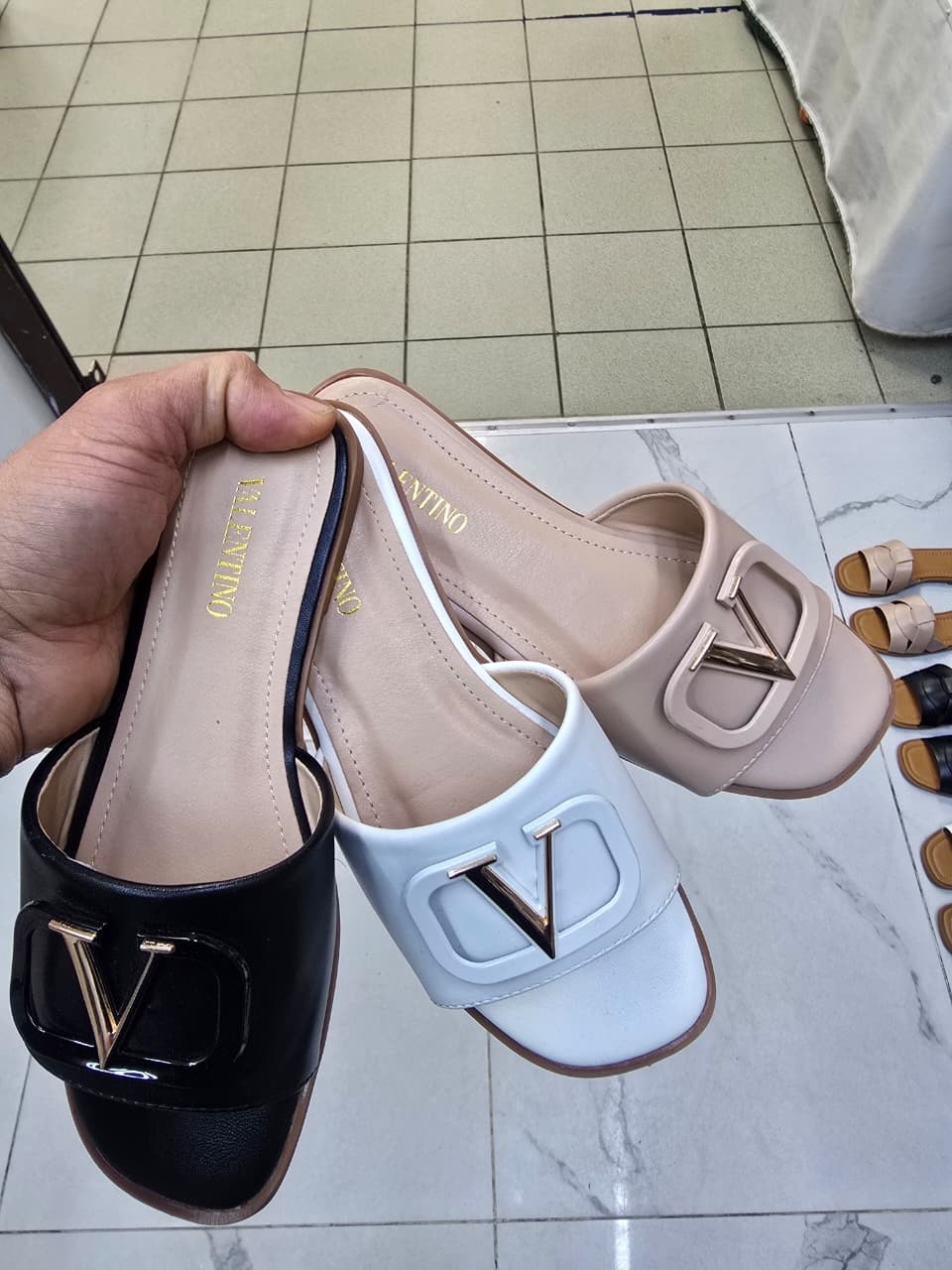 шлепанцы женские,, женская,модные шлепанцы,шлепки женские