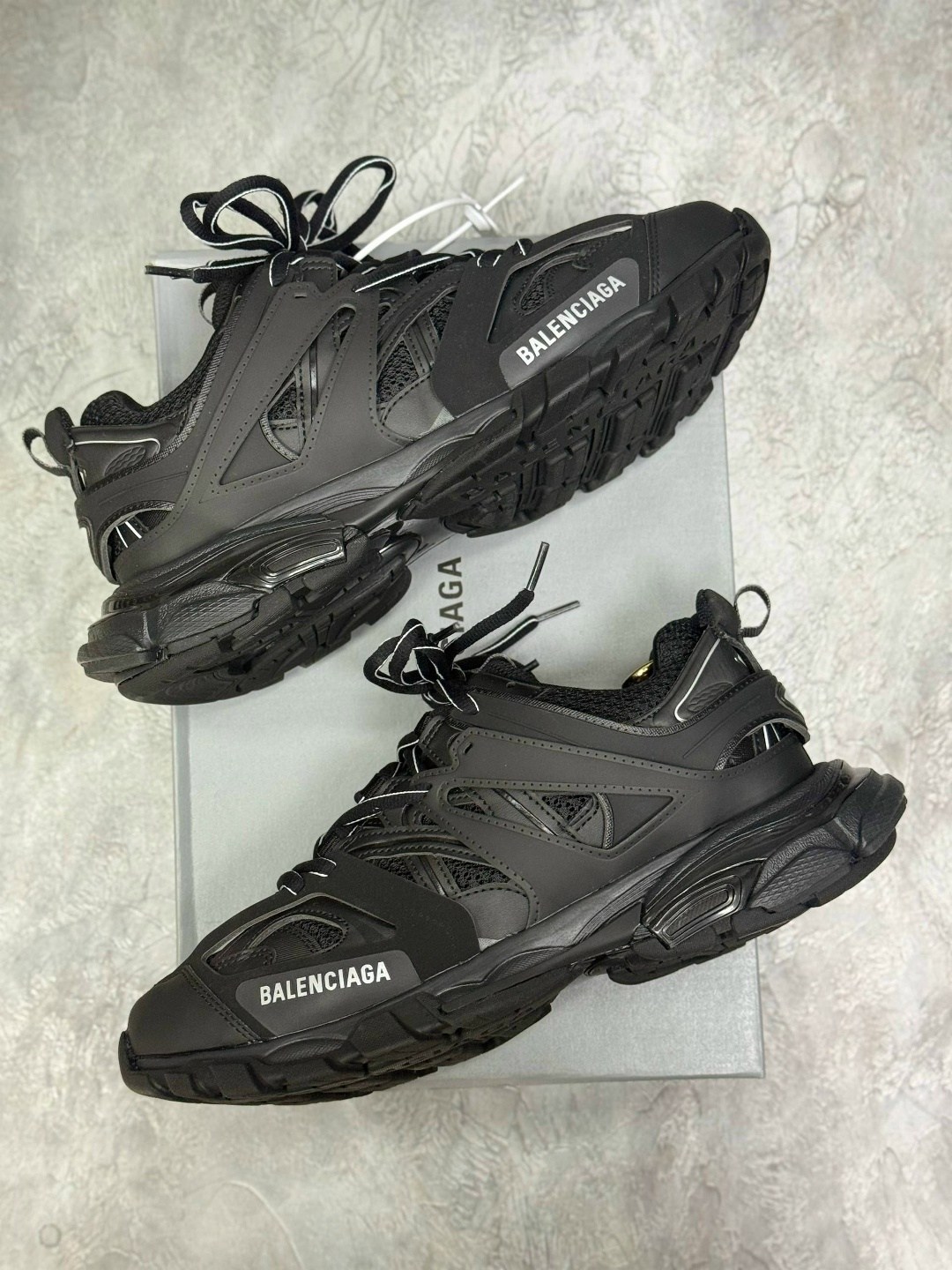 кроссовки balenciaga track,кроссовки balenciaga,кроссовки баленсиага трек черные,кроссовки баленсиага трек 1,баленсиага кроссовки черные track