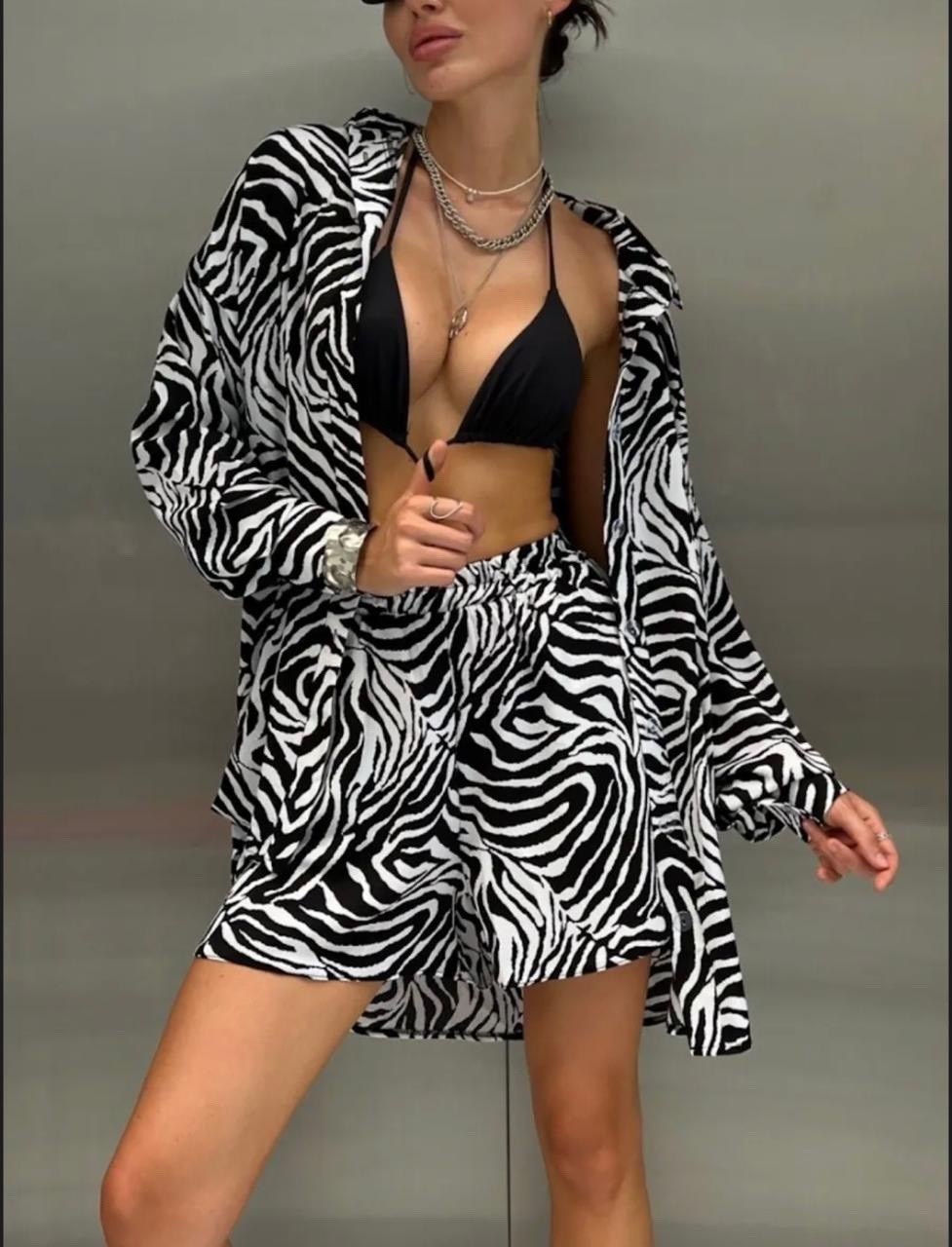 костюм зебра женский с шортами,женский летний костюм двойка зебра с шортами и рубашкой,костюм зебра рубашка шорти,костюм с шортами зебра charmchic,костюм женский