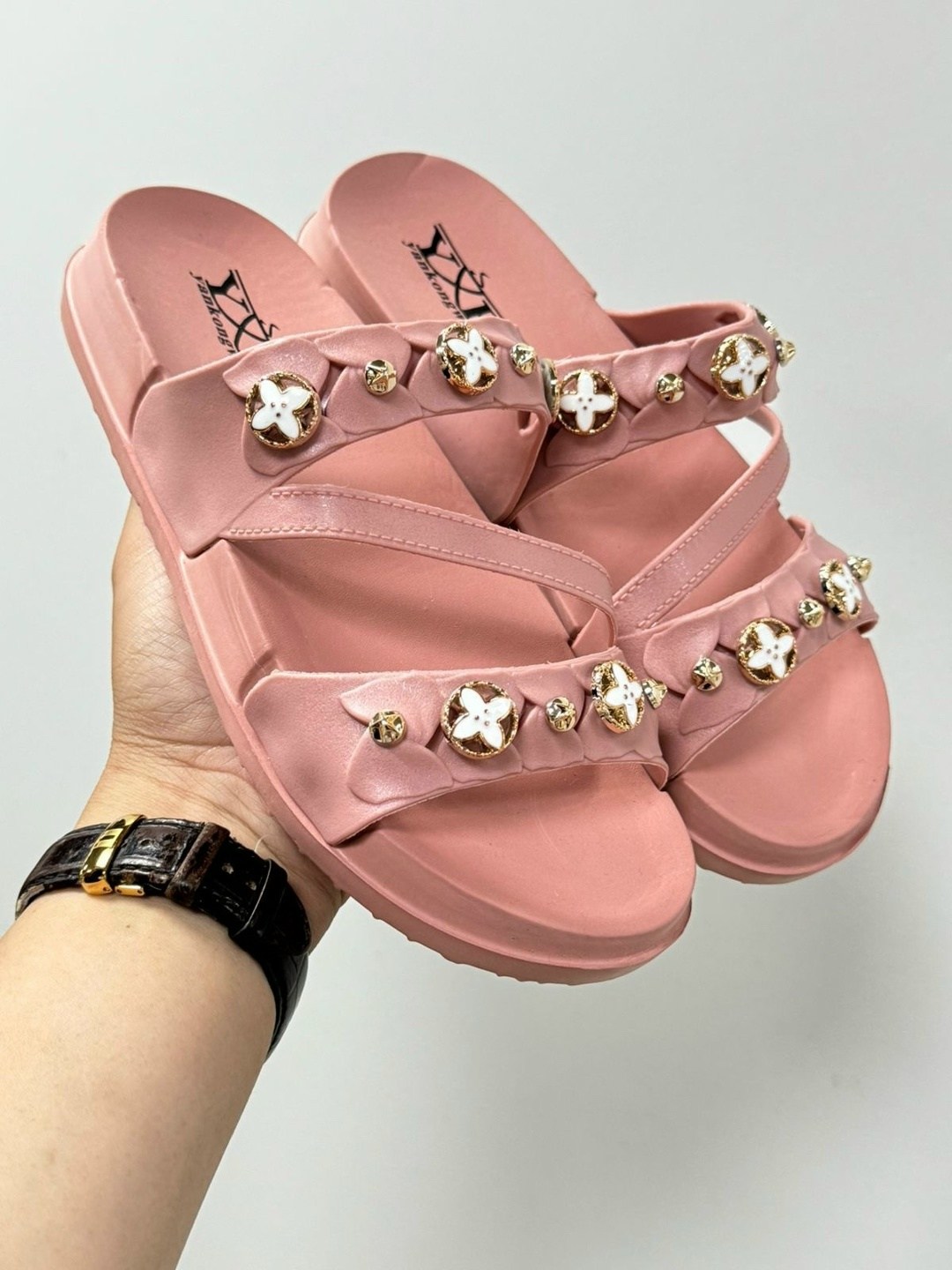 женские шлепанцы,модные шлепанцы,,шлепки женские,женская