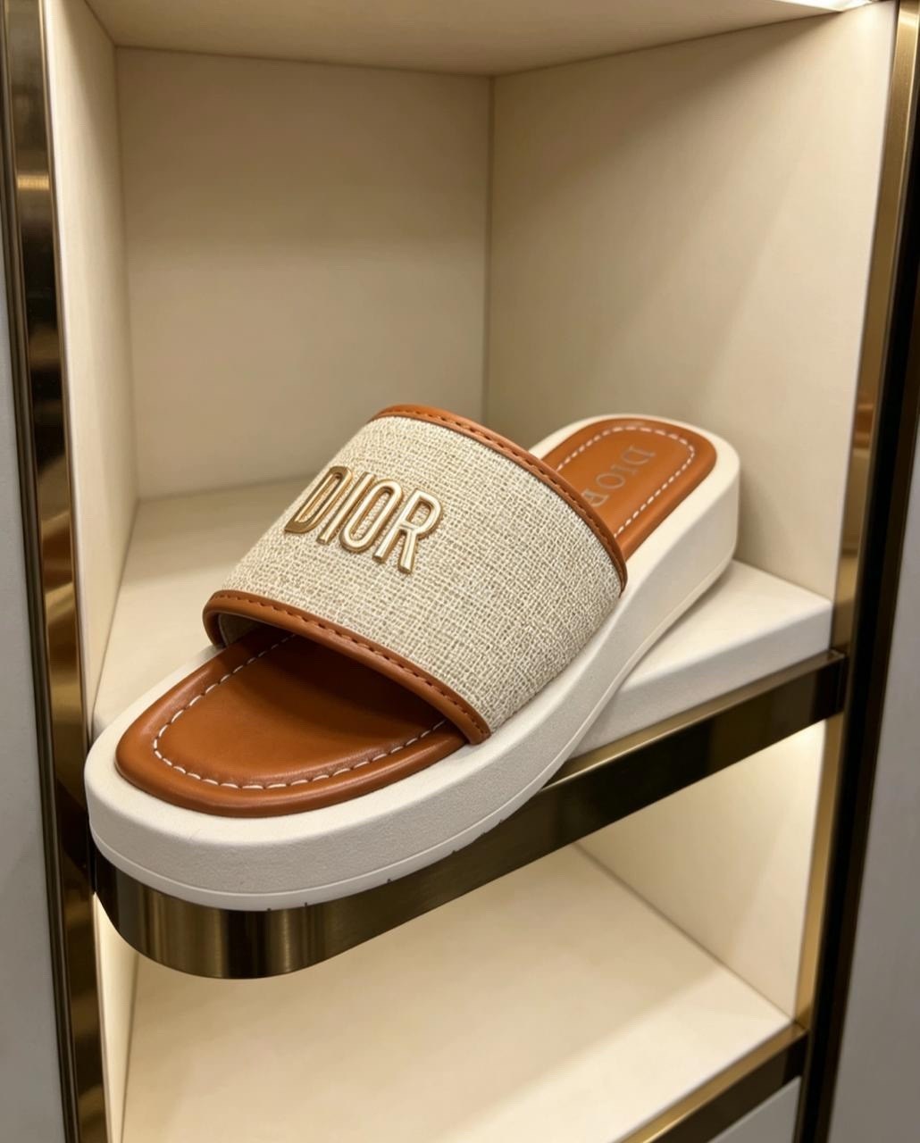 шлепанцы christian dior,шлепанцы кристиан диор,шлепки диор,dior dway шлепанцы,