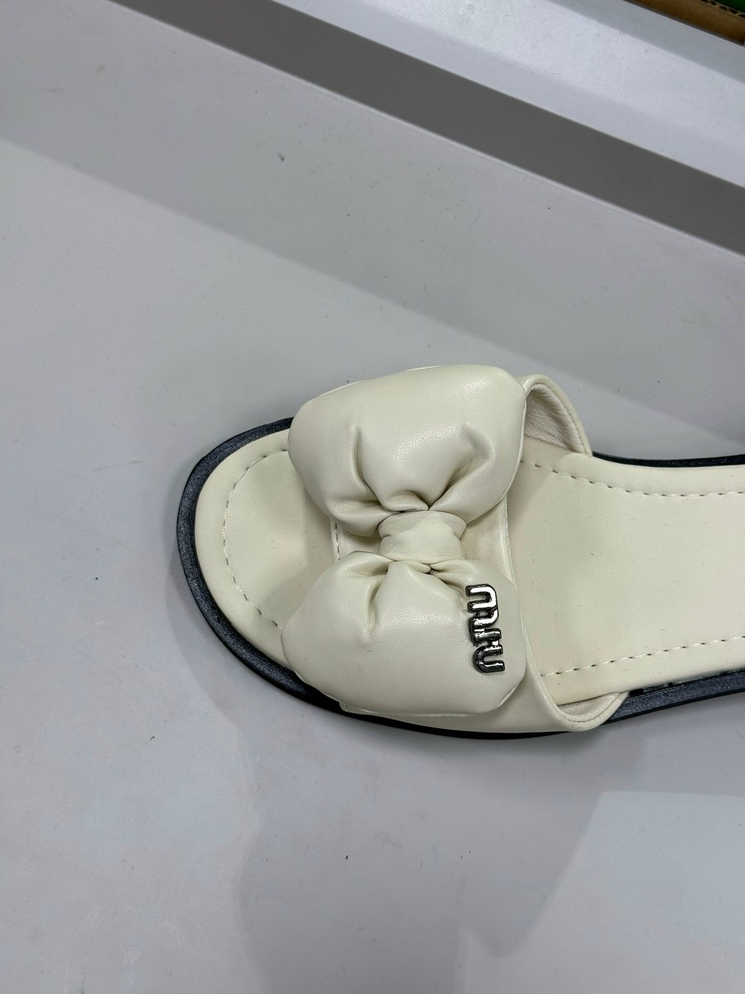 шлепанцы женские,,стильные шлепанцы женские,модные тапочки,женская