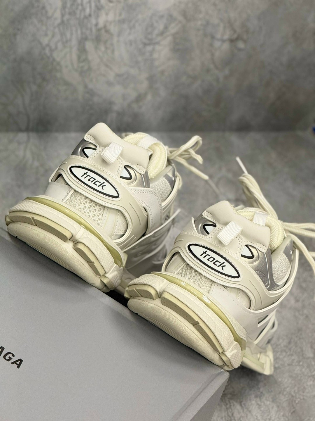 кроссовки balenciaga track,кроссовки balenciaga,кроссовки баленсиага трипл с,кроссовки баленсиага трек белые,кроссовки track trainers 3.0 balenciaga