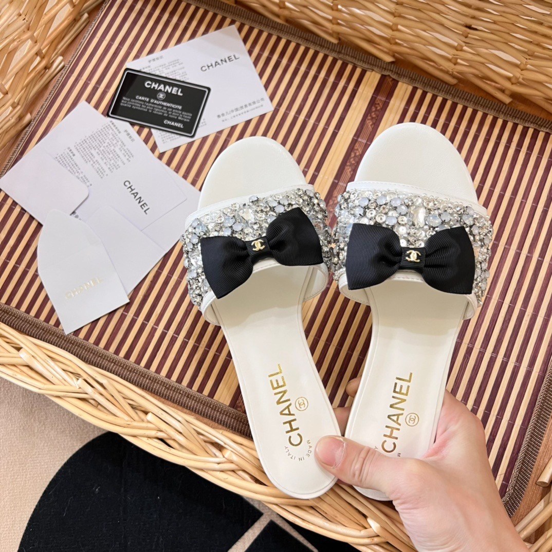 шлепанцы chanel,тапочки chanel,chanel шлепанцы женские,босоножки chanel,модные тапочки