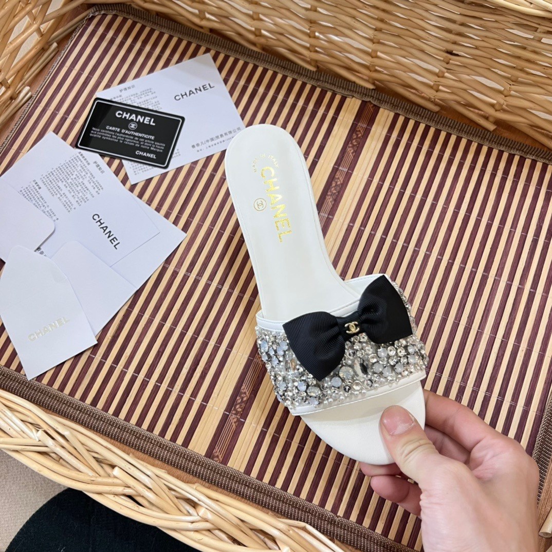 шлепанцы chanel,тапочки chanel,chanel шлепанцы женские,босоножки chanel,модные тапочки