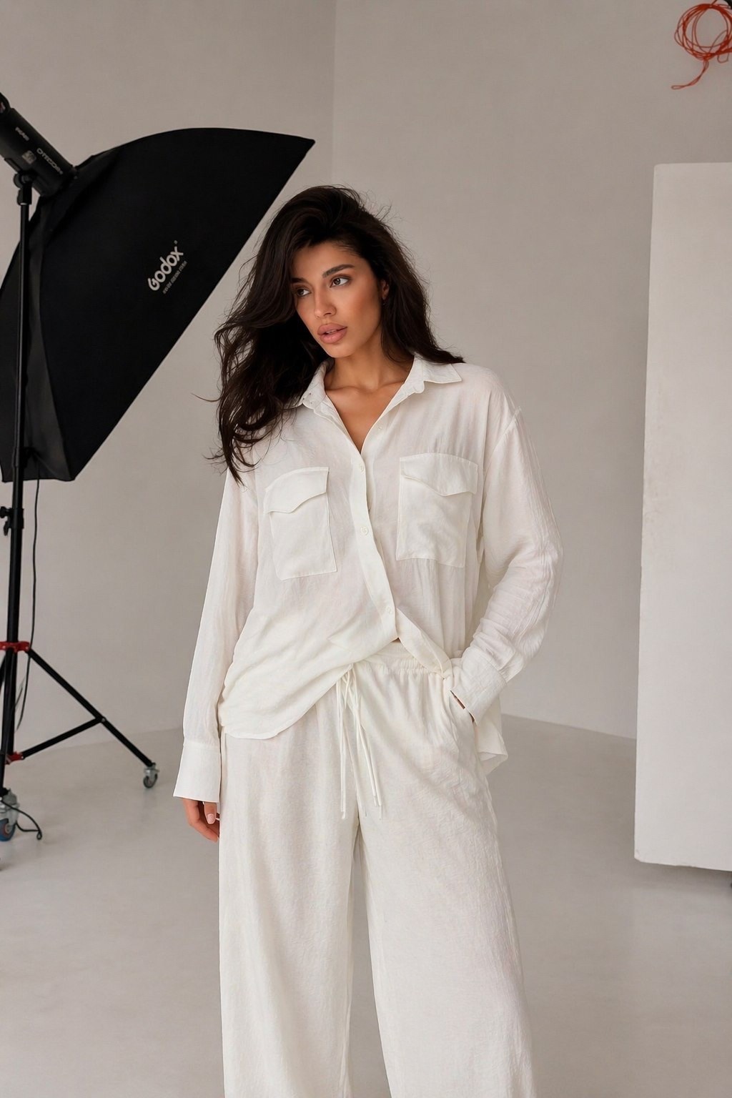 женский летний льняной брючный костюм двойка,льняной брючный костюм двойка с рубашкой,костюм льняной,брючный костюм,костюм льняной брючный