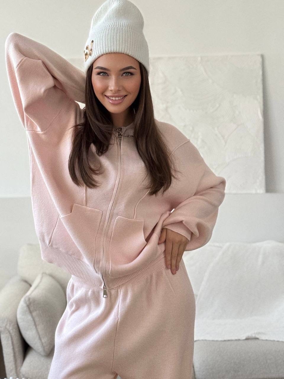 стильный трикотажный костюм,трикотажные костюмы,костюм стильный,костюм голубой,женские костюмы