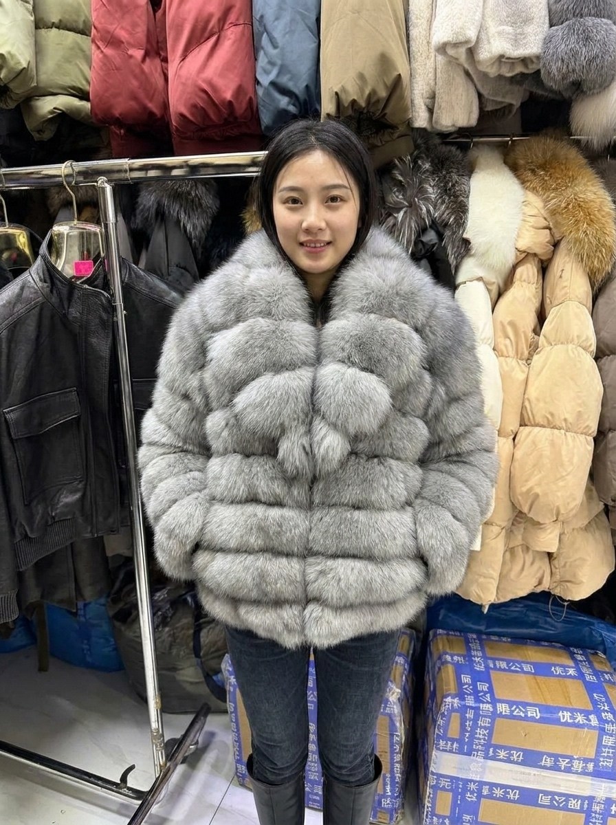 пальто из натурального меха лисы,женская шуба из натурального лисьего меха,меховое пальто,женская шуба из натурального меха лисы,меховая куртка