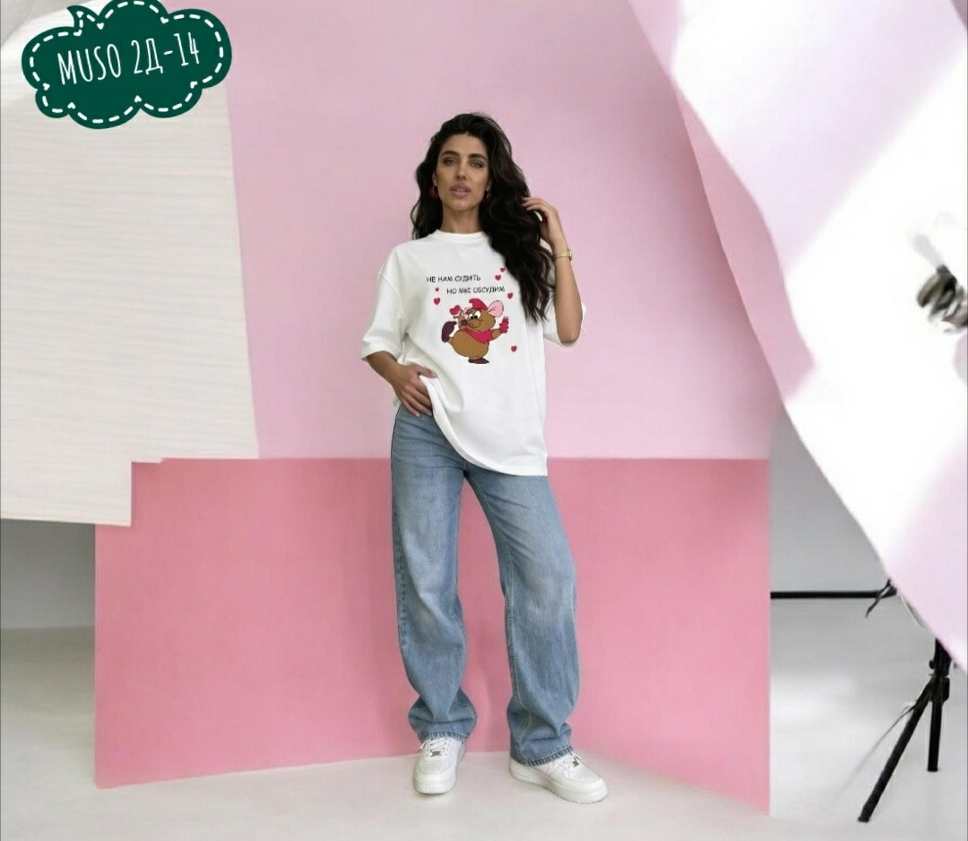 одежда с джинсами,микки маус на футболке,джинсы и футболка,джинсы модные,модный стиль