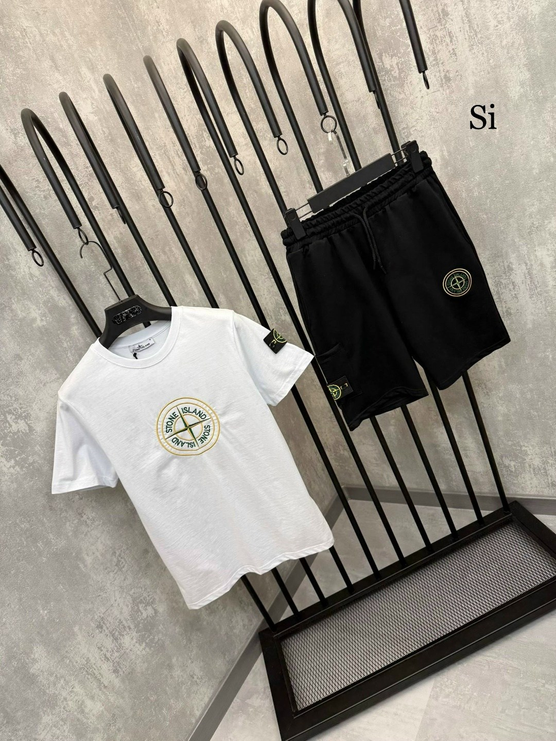 спортивный костюм stone island,шорты stone island,комплект одежды stone island,костюм шортами