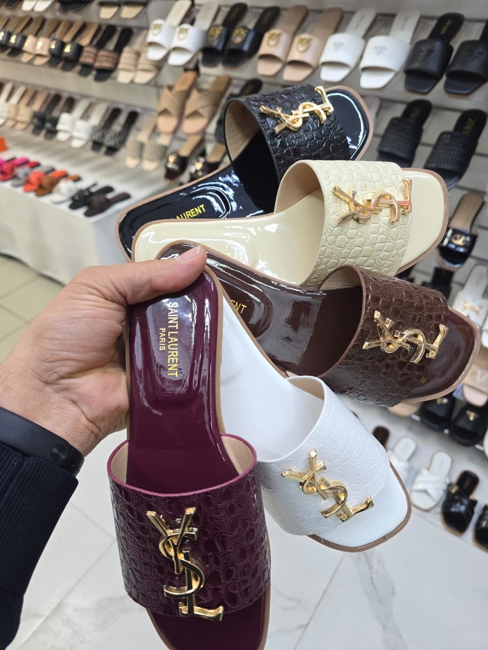 ,женские шлепанцы,обуви,модные шлепанцы,женские сандалии