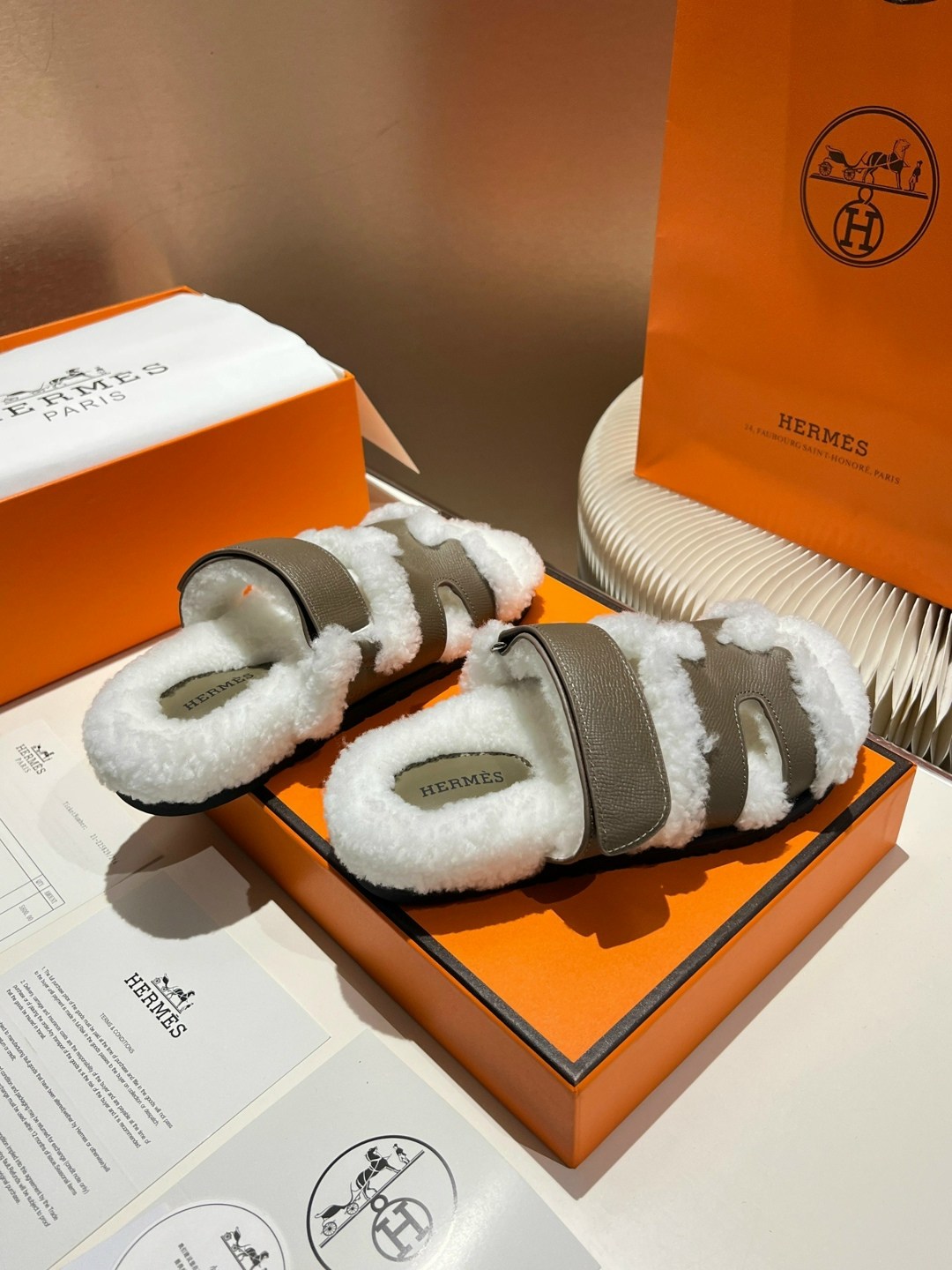 тапочки hermes,тапочки модные,шлепки меховые hermes,шлепки меховые hermes premium shoes,