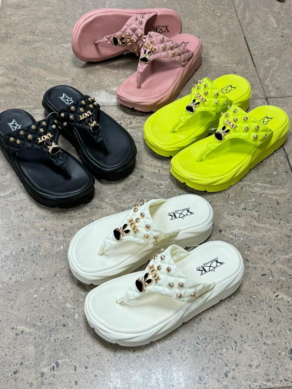 тапки модные,,женские шлепанцы,модные тапочки,женские пляжные шлепанцы