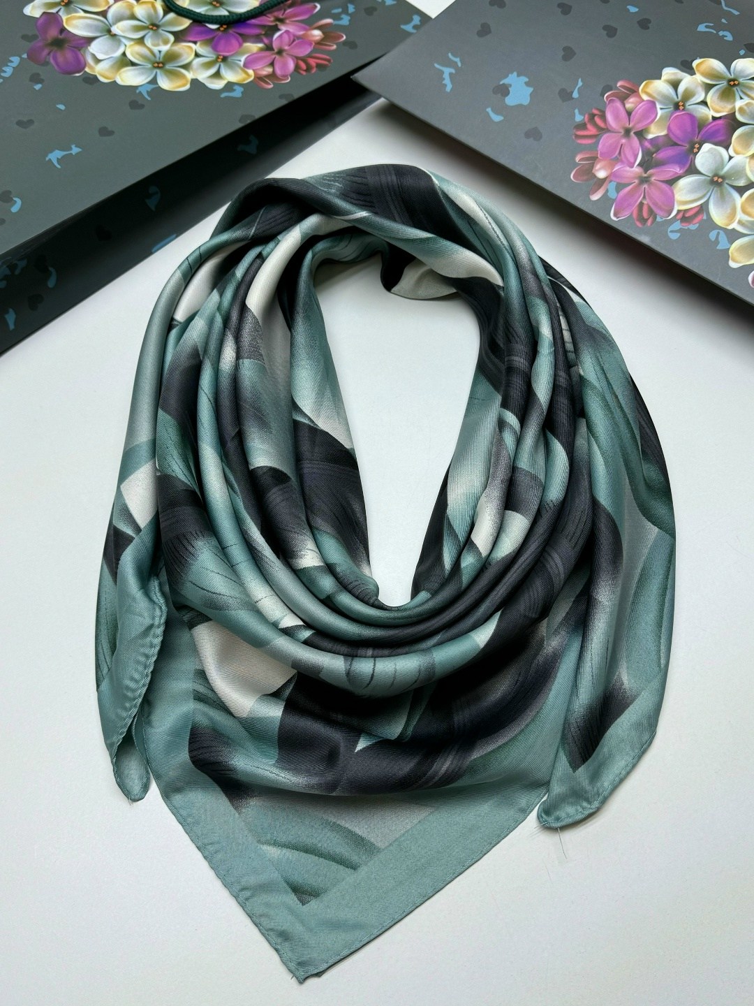 платок шелковый женский,шарф платок шелковый,платки тонки,платки шелковые,платки шарф