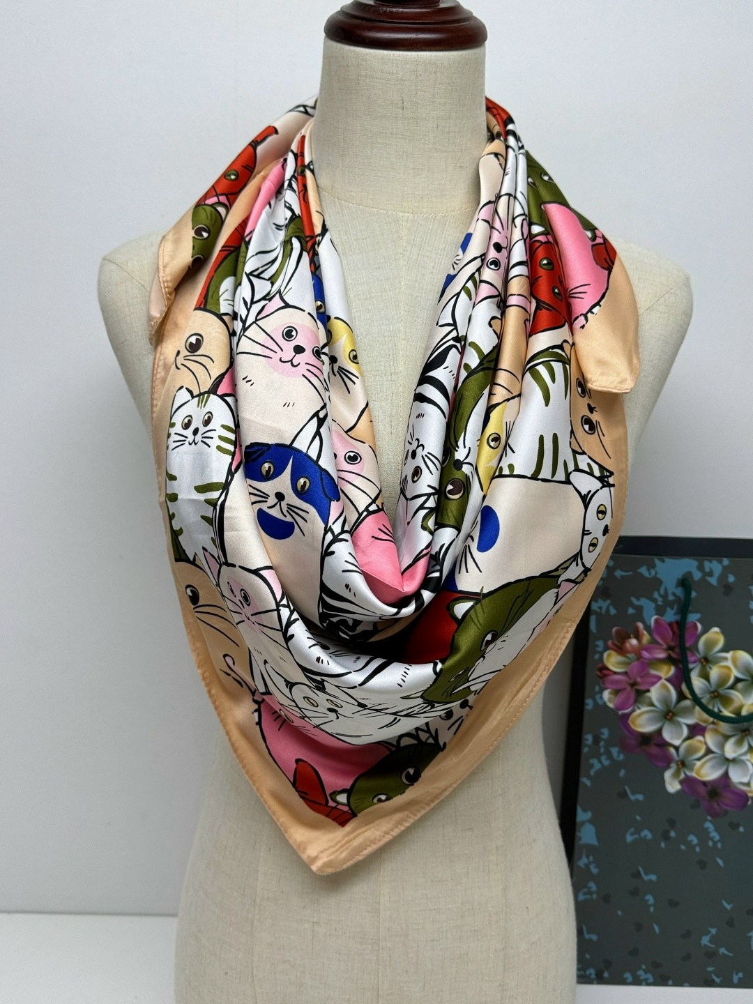 шелковый платок,шарфы и платки,платок шелковый с кошками,платок шелк котики,шарф женские