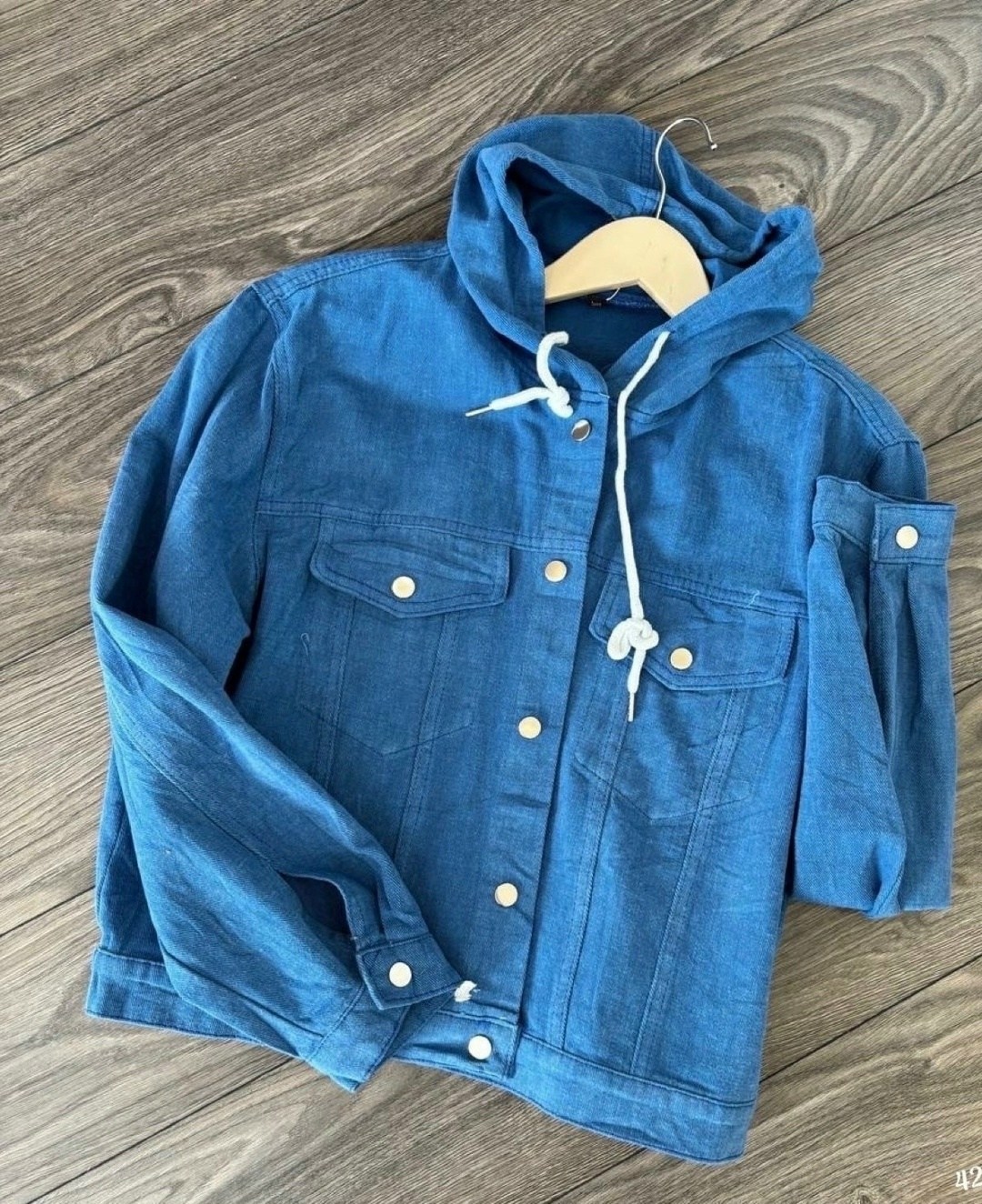 джинсовая куртка женская,куртка джинсовая,женская джинсовая куртка с капюшоном,джинсовка с капюшоном женская ,джинсовая куртка с капюшоном