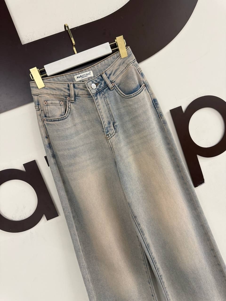 джинсы широкие,джинсы женские с широкими штанинами,широкие женские джинсы,женские джинсы,модные джинсы