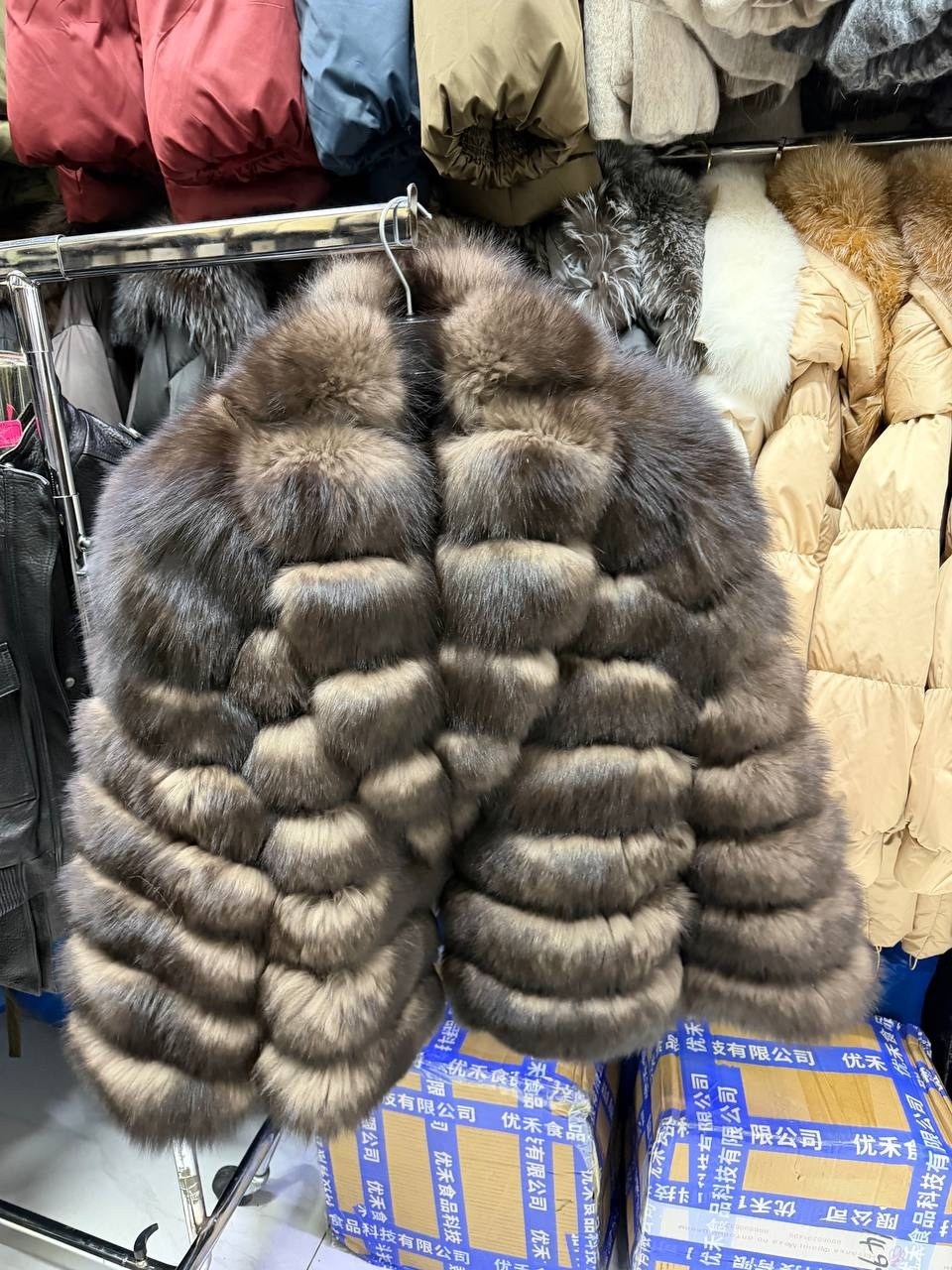 пальто из натурального меха лисы,женская шуба из натурального лисьего меха,меховое пальто,женская шуба из натурального меха лисы,меховая куртка