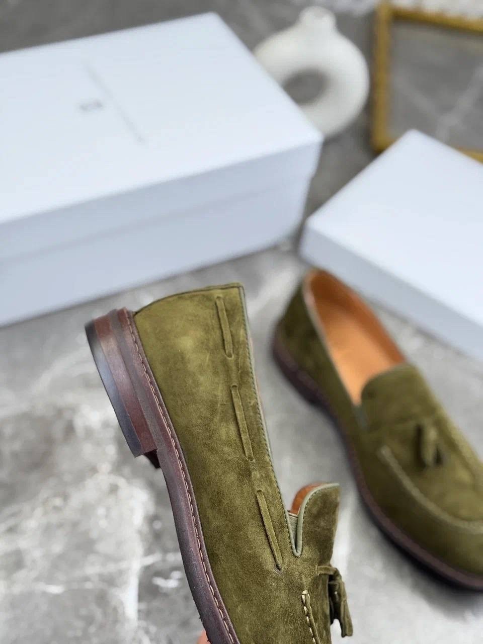 замшевые лоферы с кисточками brunello cucinelli,замшевые лоферы brunello cucinelli,,мужские замшевые лоферы,замшевые женские лоферы loro piana оливковые