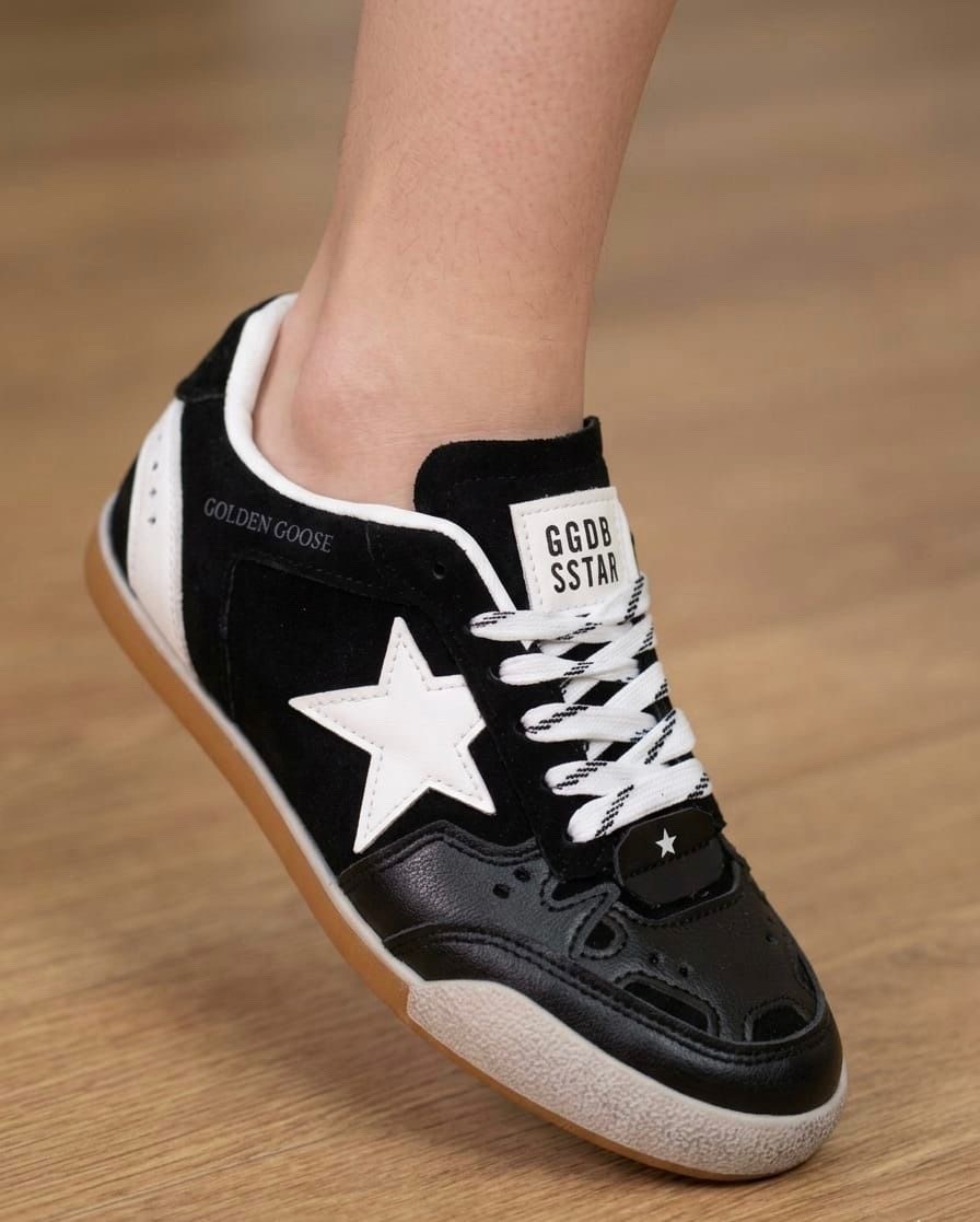кроссовки golden goose ball-star low-top бежевый,golden goose кеды ball star с блестками белый,golden goose deluxe brand белые кожаные кеды,женские кожаные низкие кроссовки ballstar 11918 с вышитыми з