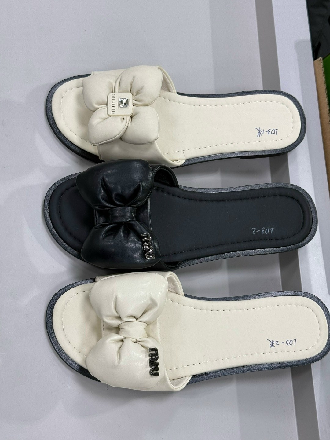 шлепанцы женские,,стильные шлепанцы женские,модные тапочки,женская