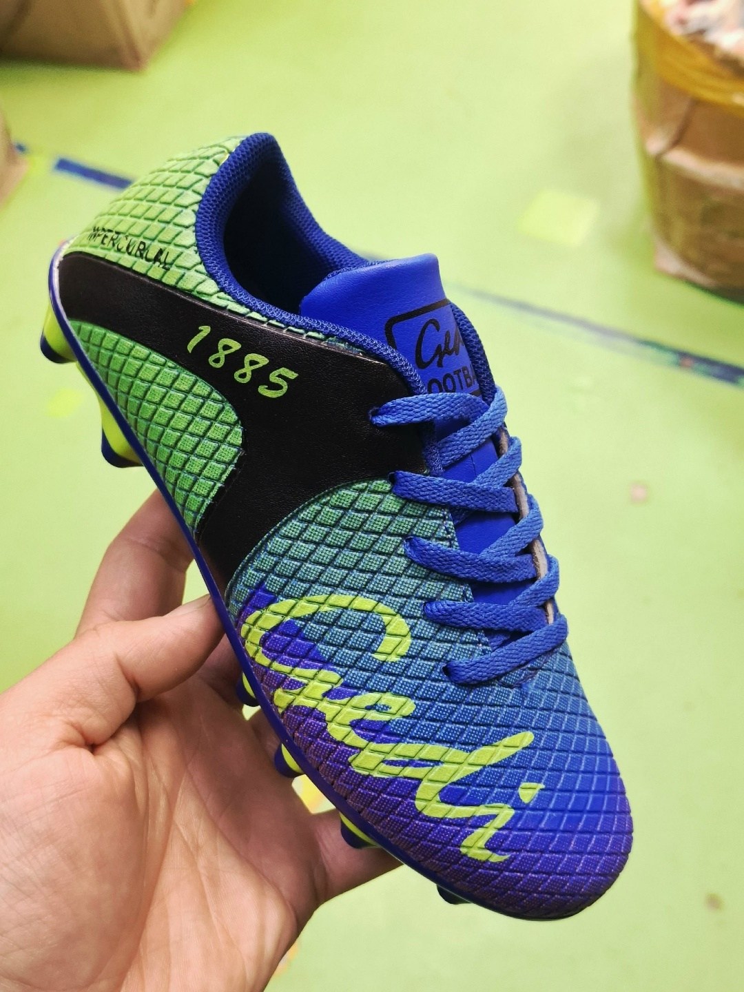 футбольная бутса,футбольная ,сороконожка для футбола,футбольные кроссовки,бутсы