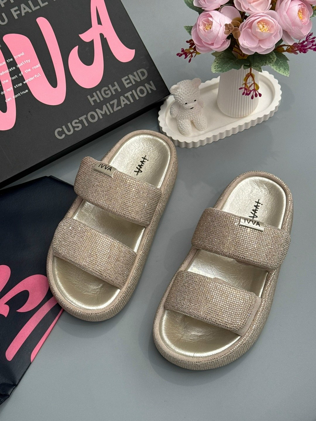 ,женские шлепанцы,шлепки женские, женская,модные тапочки