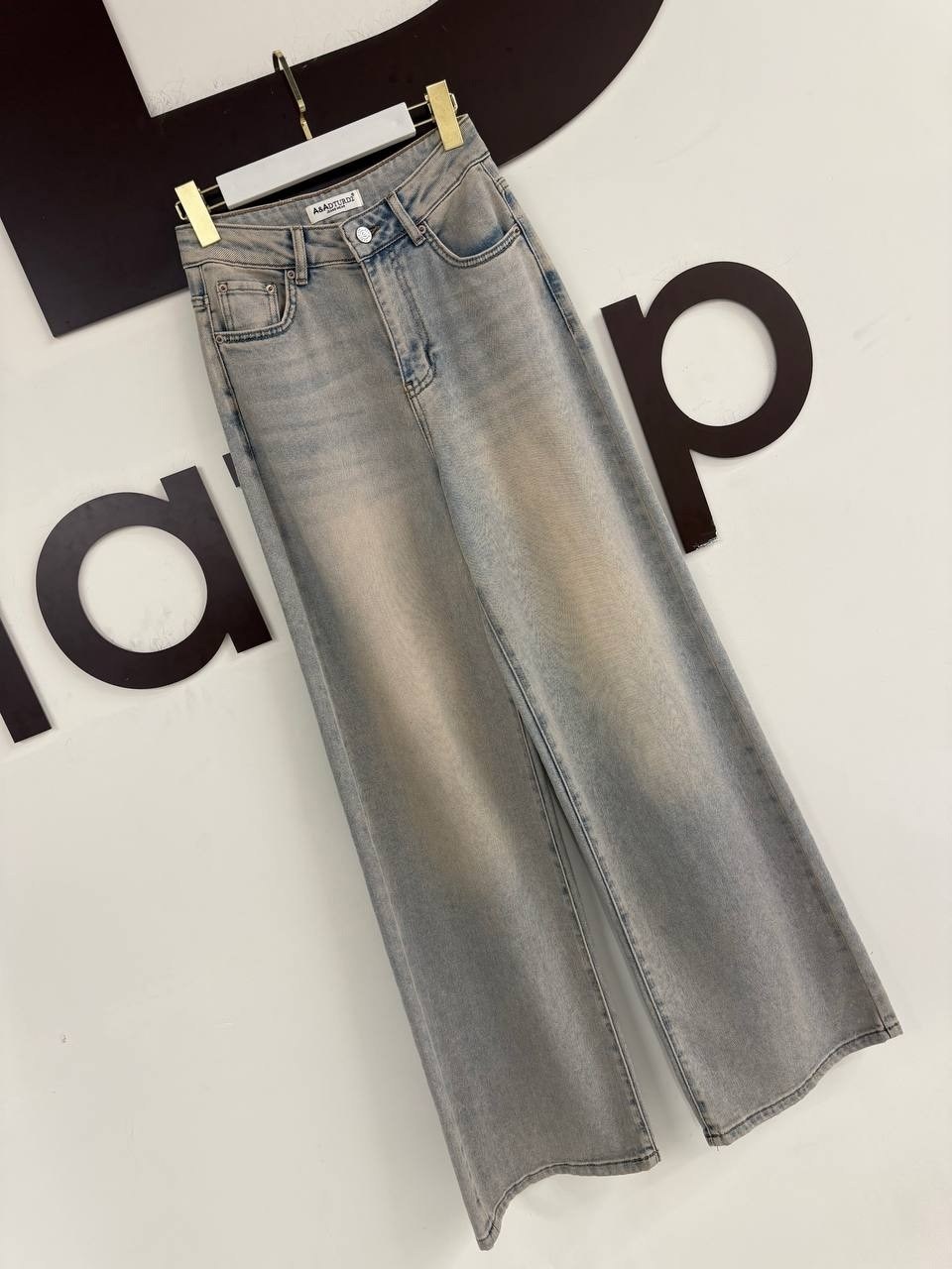 джинсы широкие,джинсы женские с широкими штанинами,широкие женские джинсы,женские джинсы,модные джинсы