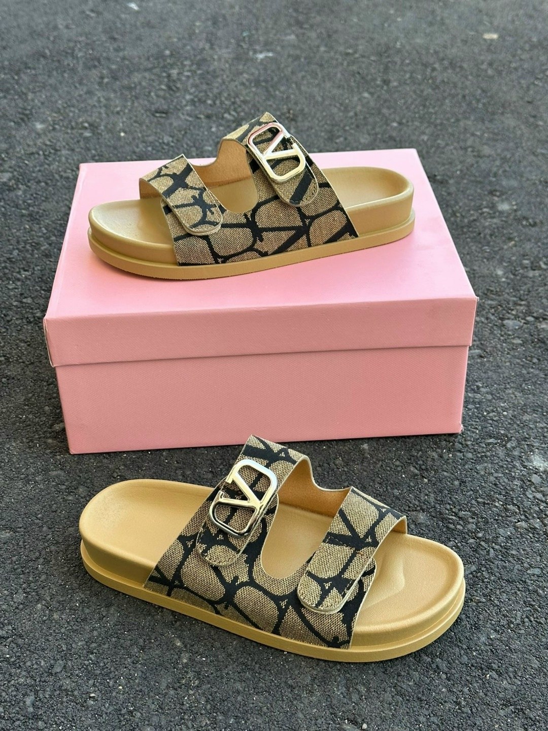 женские шлепанцы,шлепки фенди,сандалии,шлепанцы fendi,тапочки fendi