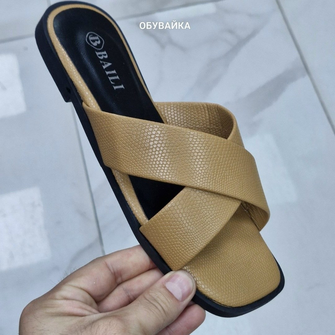 шлепанцы женские,,модные шлепанцы,сандалии модные,модные тапочки